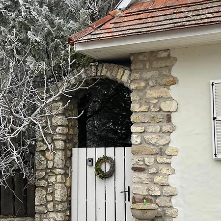Ko, Es Kavics Vendeghazak * Koveskal