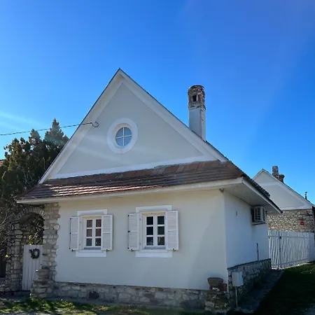 Kő, és Kavics Köveskál