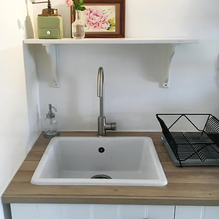 Ko, Es Kavics Vendeghazak アパート Köveskál