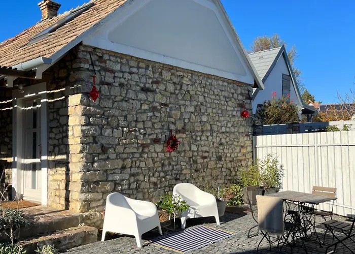 Apartament Ko, Es Kavics Vendeghazak Köveskál